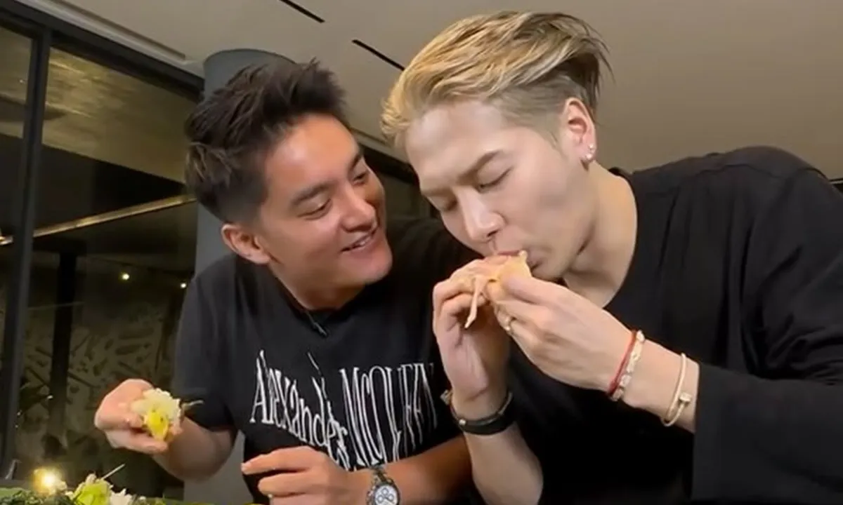 Kedekatan Jackson Wang dan Boy William, Asik Makan Ayam Pop Bareng