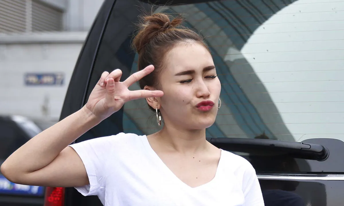 Kembali ke Twitter, Ayu Ting Ting Disambut Manis Para Penggemar
