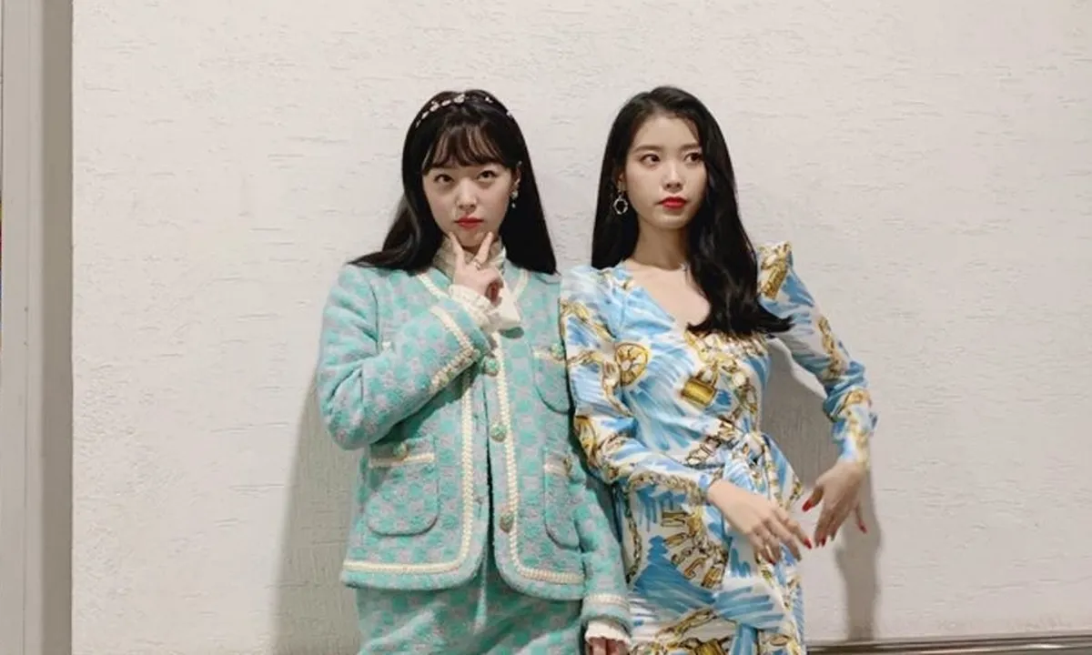 Mengenang Kepergian Sulli, Dapat Julukan 'Human Peach' dari IU