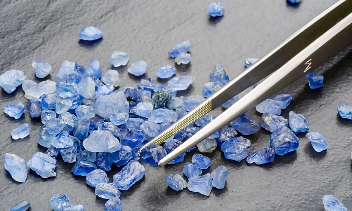 Kenapa Blue Sapphire Mahal? Ini Alasan dan Faktor Penentunya!