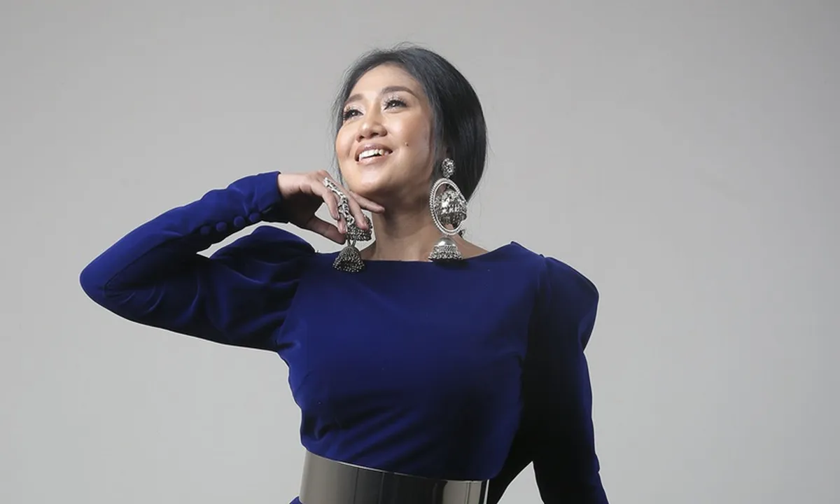 Pilih Baju Simpel - Rilis Album Hasil Kejenuhannya, Kisah Erie Suzan Soal Dangdut