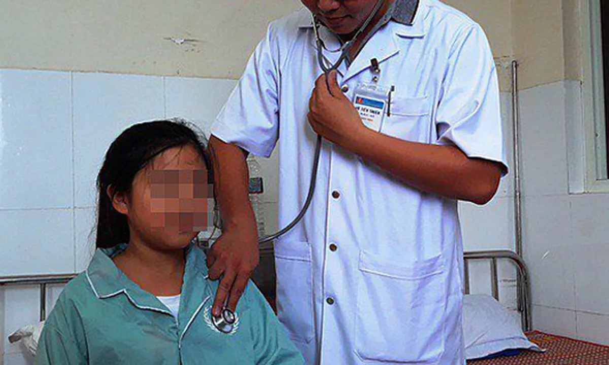 Kondisi Langka Sebabkan Gadis Belia Asal Vietnam Ini Berkeringat Darah