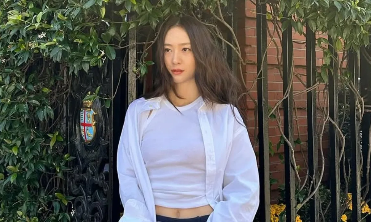 Krystal Debut Solo Lewat Single 'Solitary'