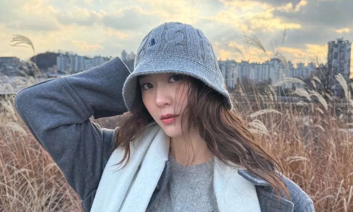 Krystal Resmi Comeback Lewat MV PWLT, Tampilkan Visual Dreamy dan Nuansa R&B Memikat