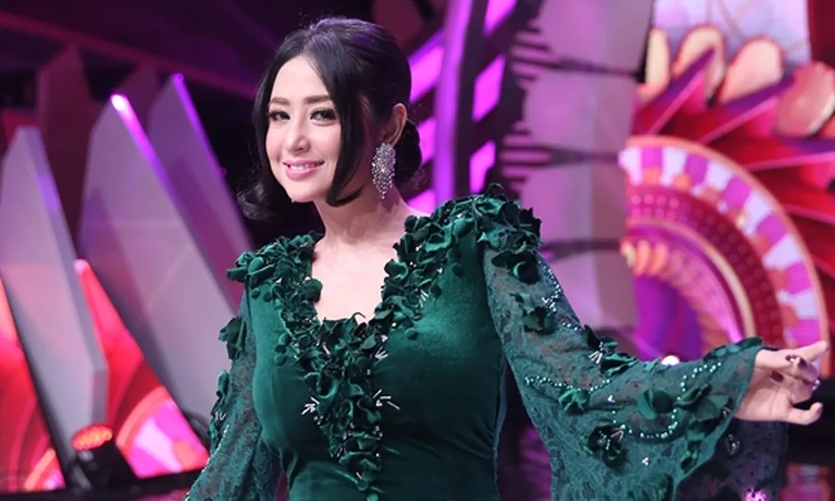 Ulang Tahun Ke-33, Ini Harapan Dewi Perssik Untuk Sang Keponakan