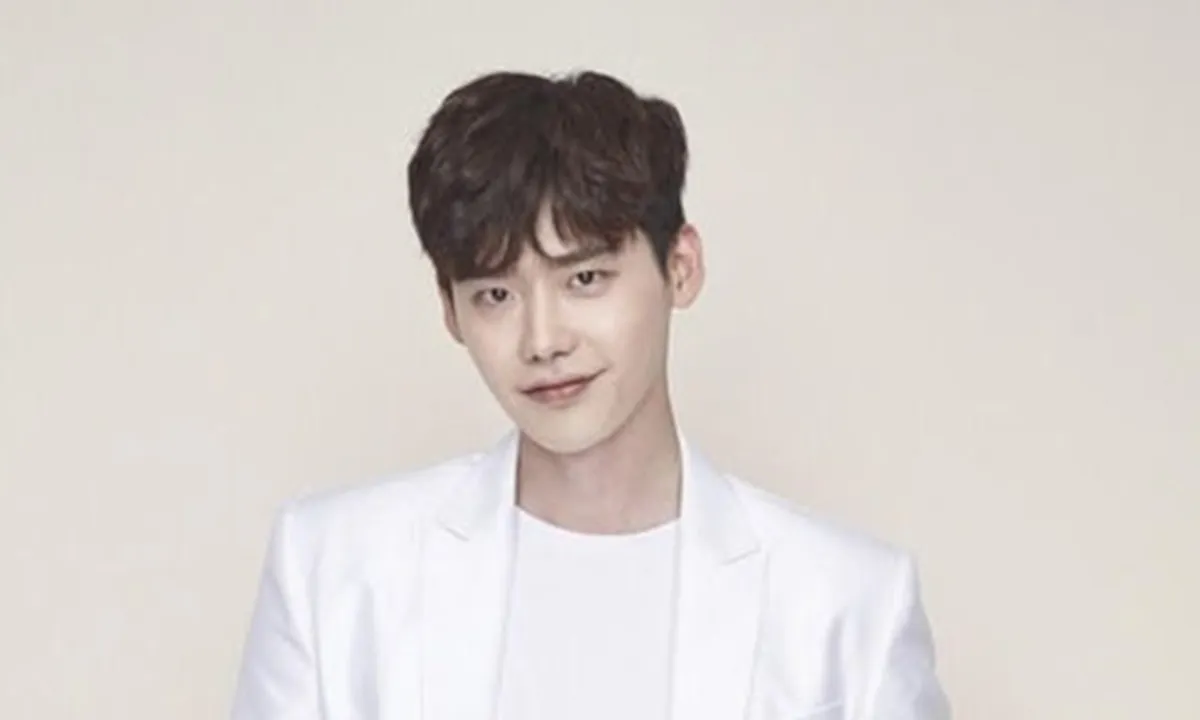 Lee Jong Suk Berikan Alasan Mengapa Jarang Main Drama Bertema Kolosal