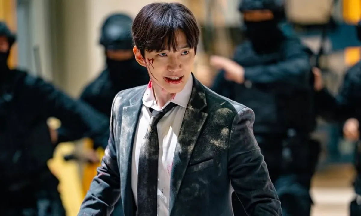 Lee Jun Ho Tampil Jadi Superhero Unik dalam Serial Terbarunya 'Cashero'