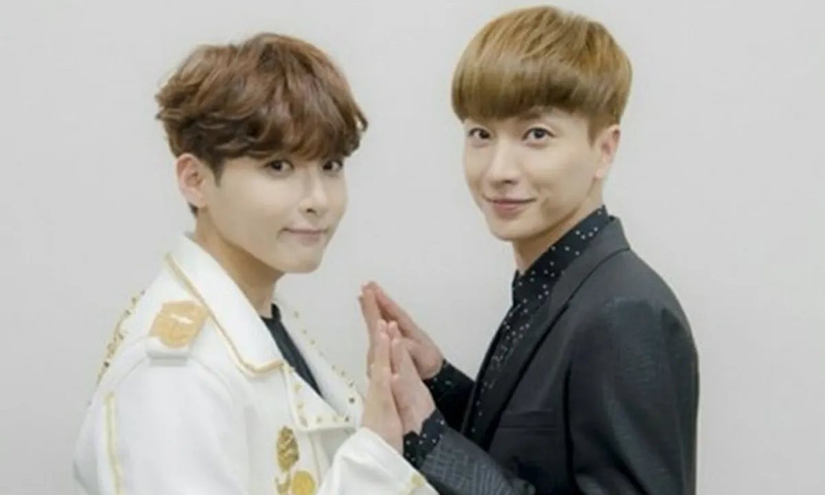 Leeteuk dan Ryeowook Super Junior Belanja di Mall Jakarta