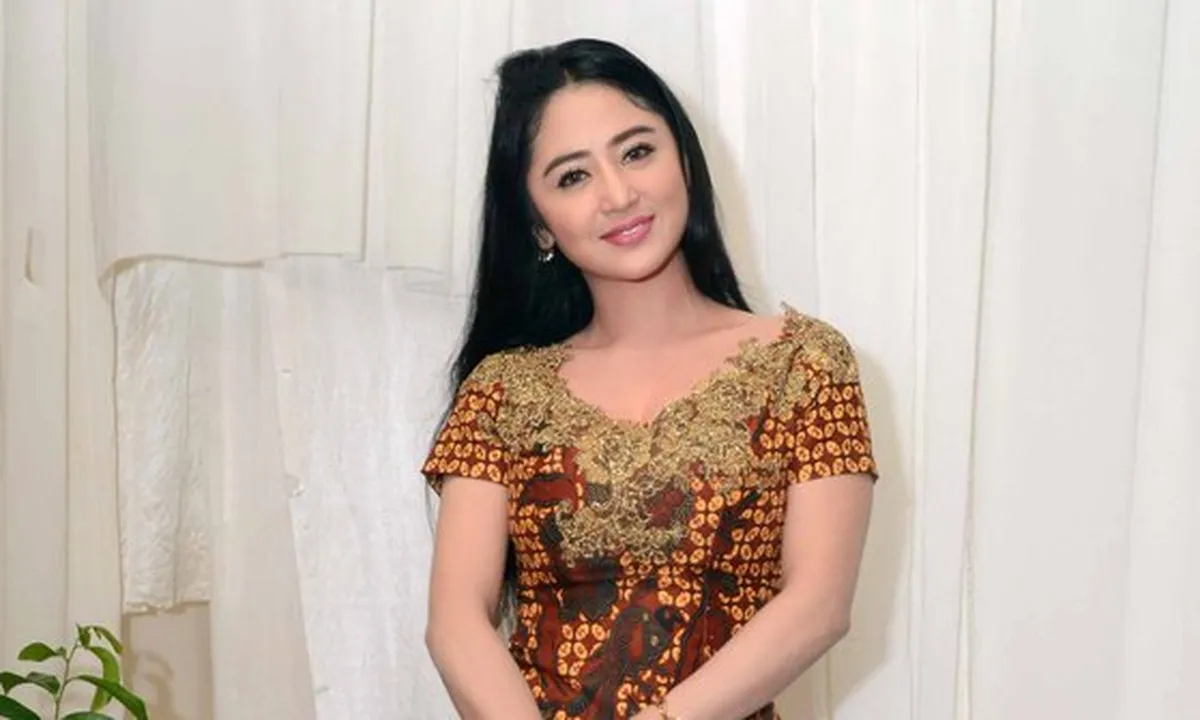 Lelah Dengan Rosa, Dewi Perssik Meminta Kasusnya Tak Lagi Diliput