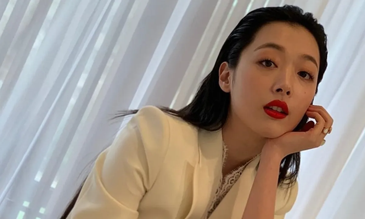 Live di Instagram, Sulli Tetap PD Nggak Pakai Bra