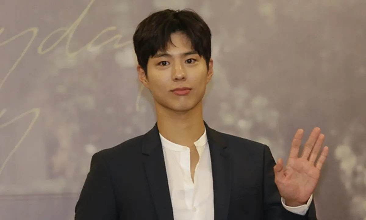 Live di YouTube Dini Hari, Park Bo Gum Habis Mandi dan Tanpa Makeup