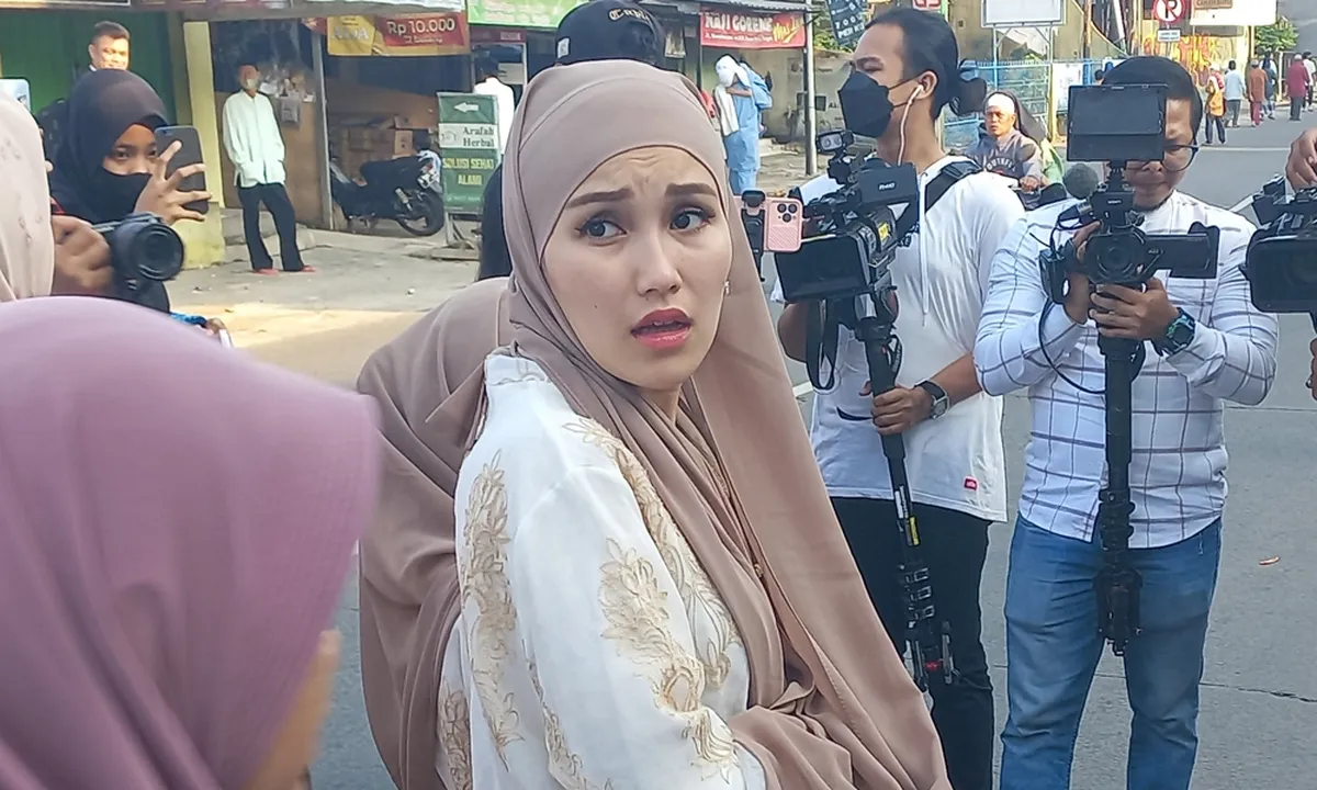 Main Bedug Saat Takbiran bersama Warga Sekitar, Ayu Ting Ting: Seru!