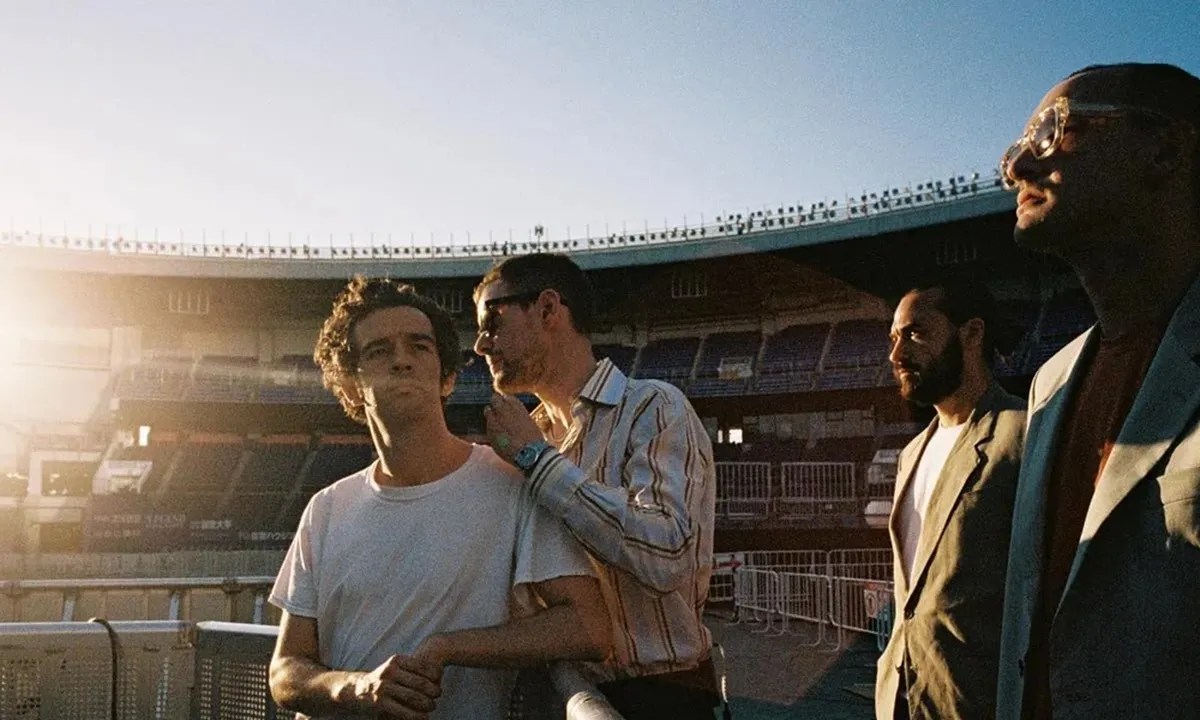 Makna Lagu About You The 1975 yang Bikin Pendengar Terhanyut