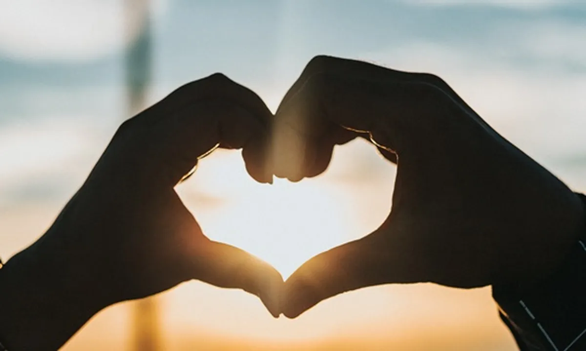 Memahami Arti Emot Love Hitam dan Warna Lainnya Saat Berkirim Pesan