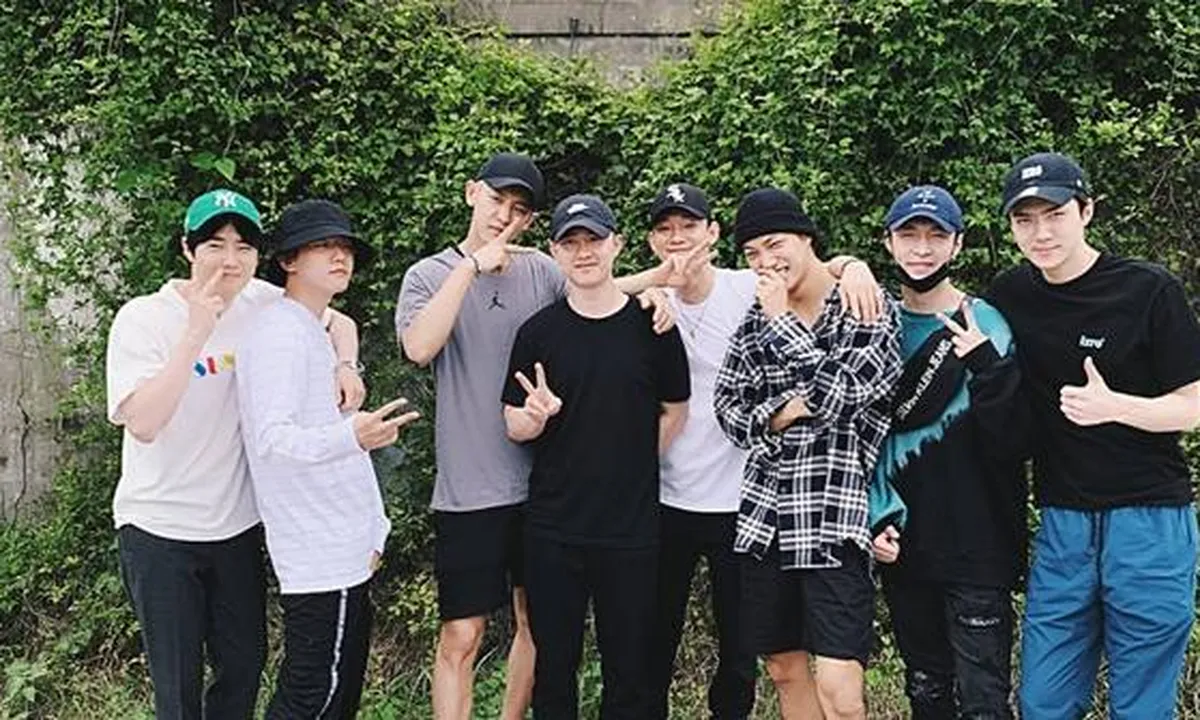 Member EXO Antar D.O. Wajib Militer, Lay Jadi Trending Topic Nomor 1