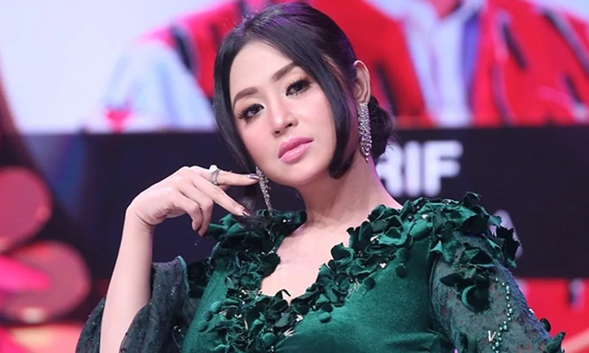 'Mending Pelihara Yeti', Dewi Perssik Sindir Rosa Meldianti Jadi Tersangka?