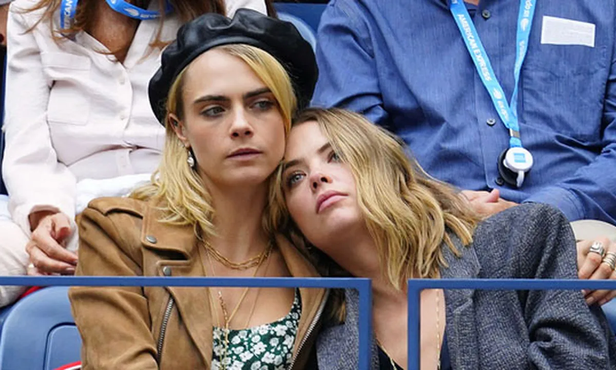 Mengaku Putus dari Ashley Benson, Twitter Cara Delevingne Dihack