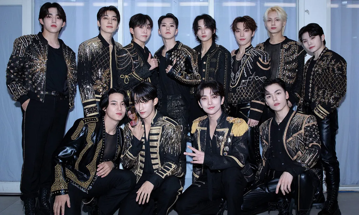 Meski Konser Diguyur Hujan, SEVENTEEN Ajak CARAT Basah-Basahan