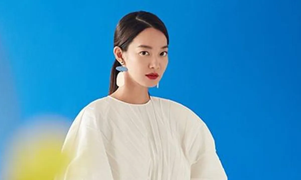 Mirror Selfie, Lesung Pipi Shin Min Ah Curi Perhatian