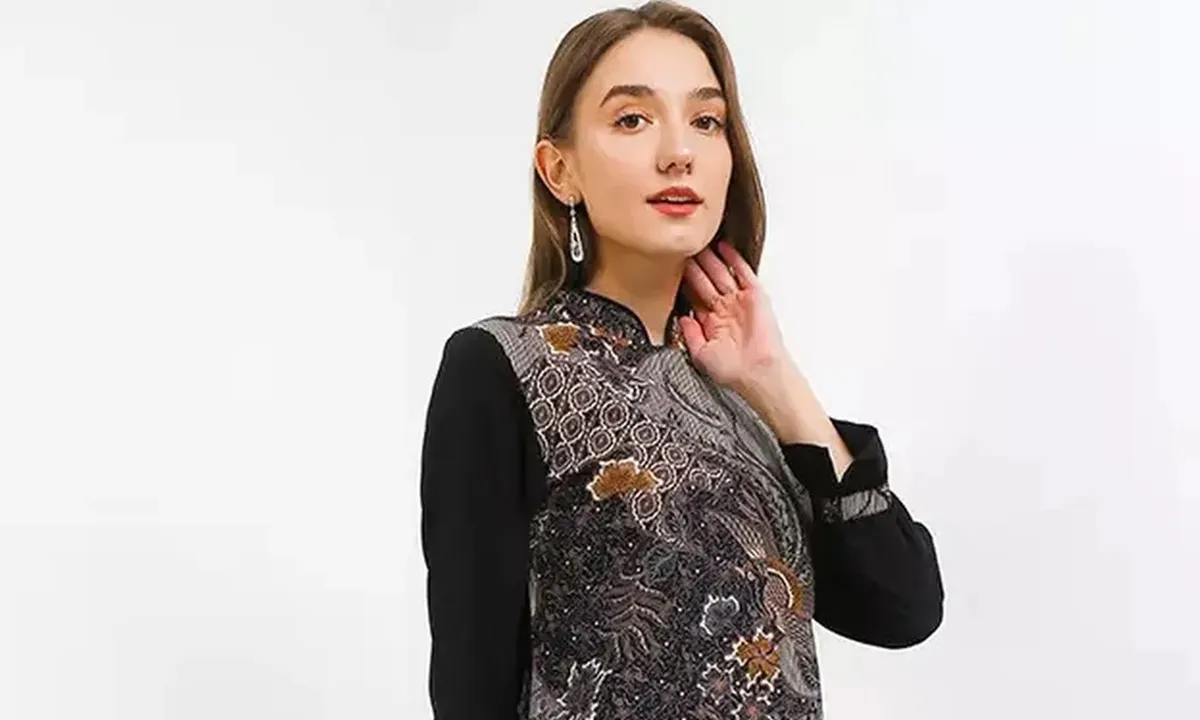 Model Atasan Batik untuk Wanita Kantor, Sentuhan Tradisional yang Elegan
