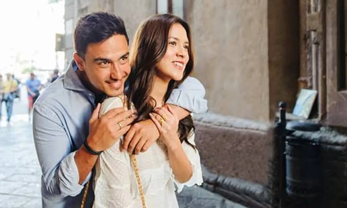 Momen Dinner Romantis Raisa dan Hamish Daud Rayakan 2 Tahun Pernikahan