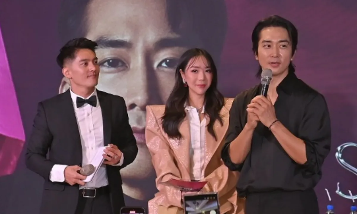 Momen Song Seung Heon Sapa Penggemar di Indonesia