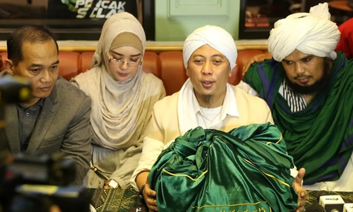 MUI Tanggapi Soal Rambut Nabi Muhammad yang Diterima Oleh Opick