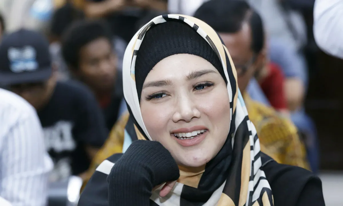 Mulan Jameela Tampil Anggun Saat Manggung Bareng New Monata