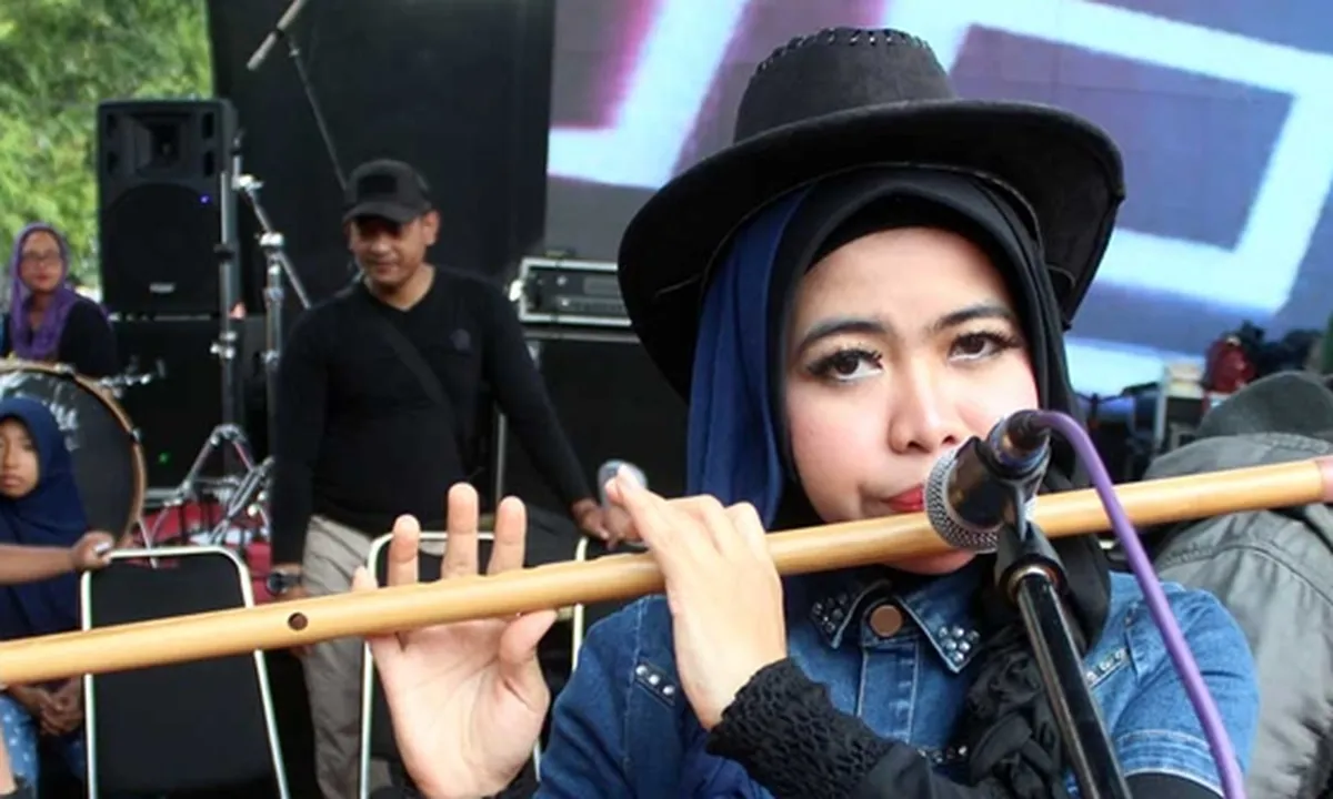 New Kendedes - Nonik Sanjaya Hidup dari Meniup Bambu
