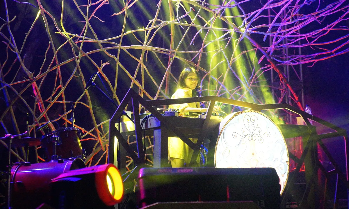 Nikmatnya Harmoni Musik dan Bentang Pantai di 'Mokshfeast 2019'