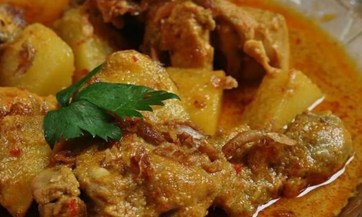 Opor Ayam Lebaran: Lebih dari Sekadar Masakan, Ini Kisah Kuliner Nusantara