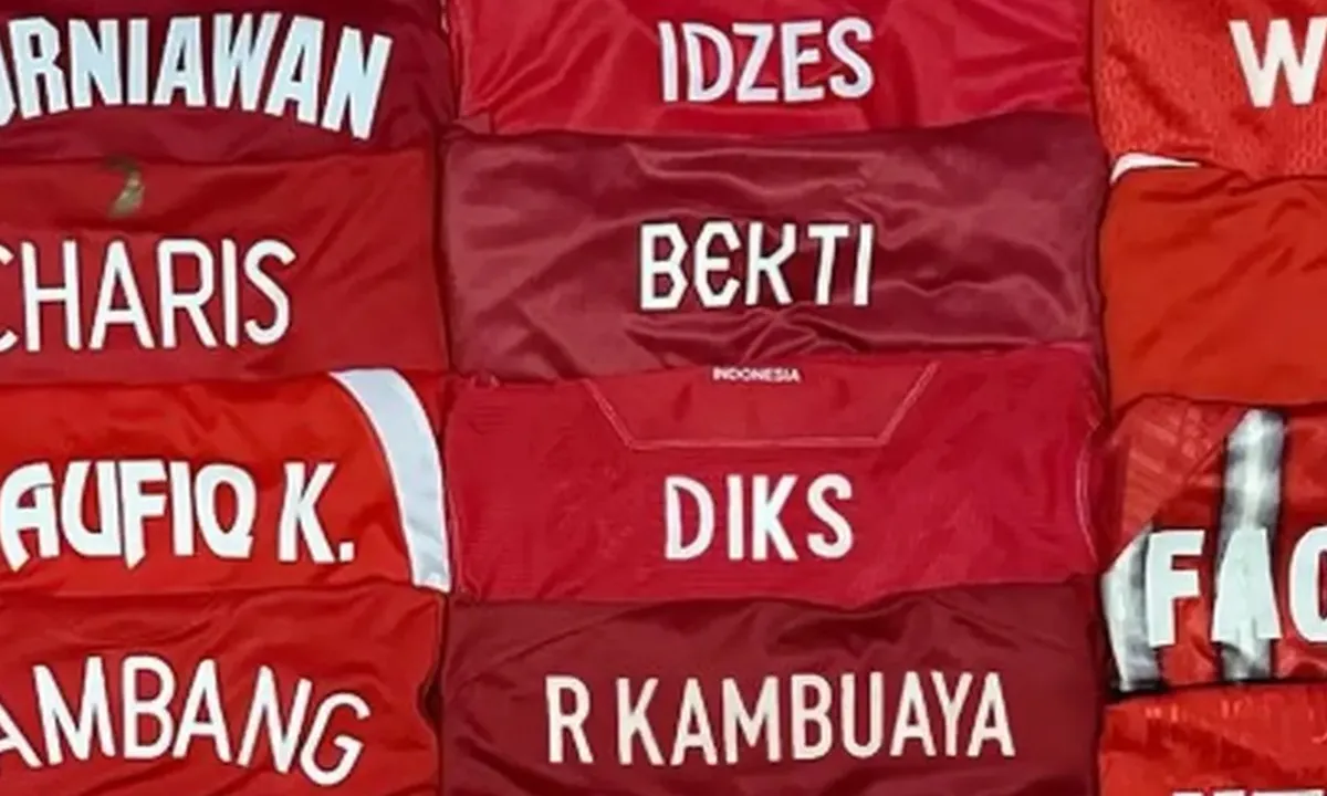 Orang ini Jadi Kolektor Jersey Timnas Indonesia dari 1938 hingga yang Terbaru