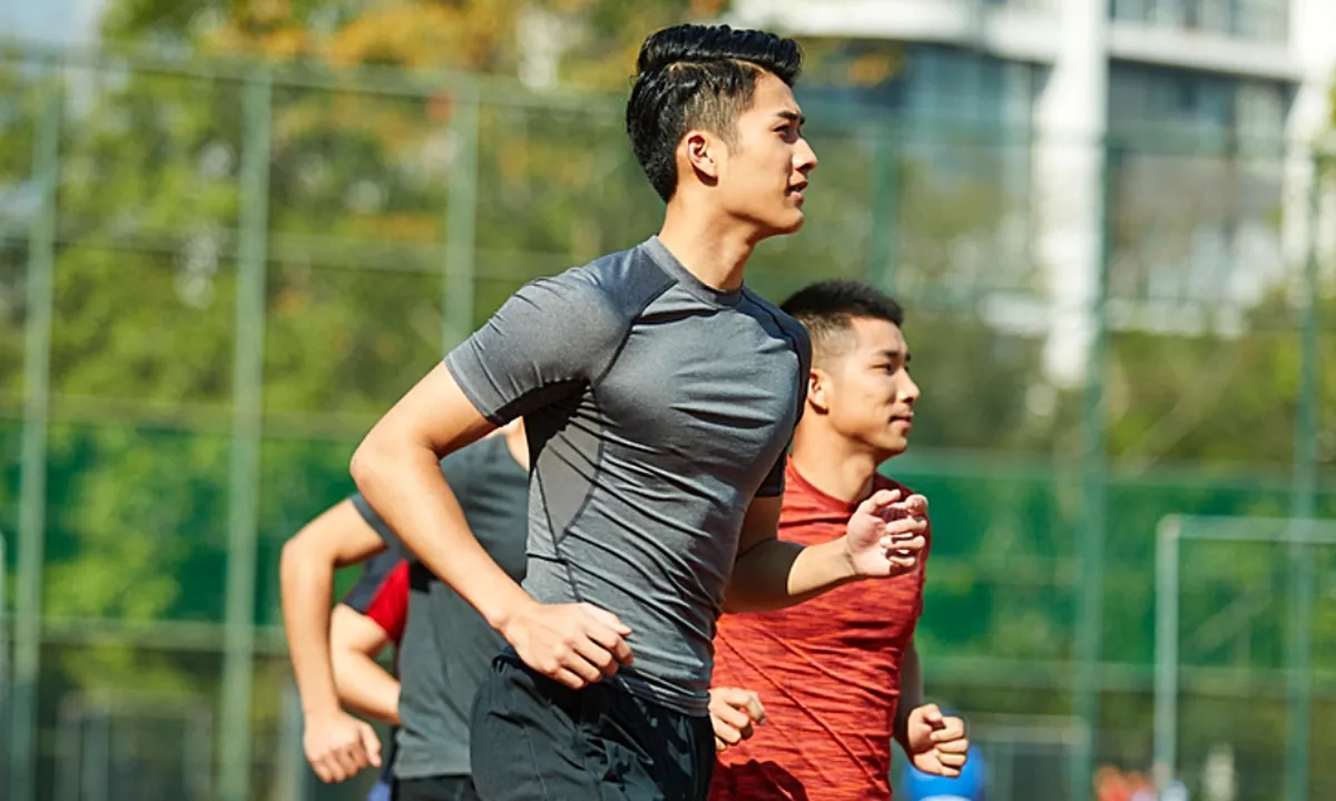 Inspirasi Outfit Jogging Simple dan Nyaman untuk Pria yang Harus Kamu Coba