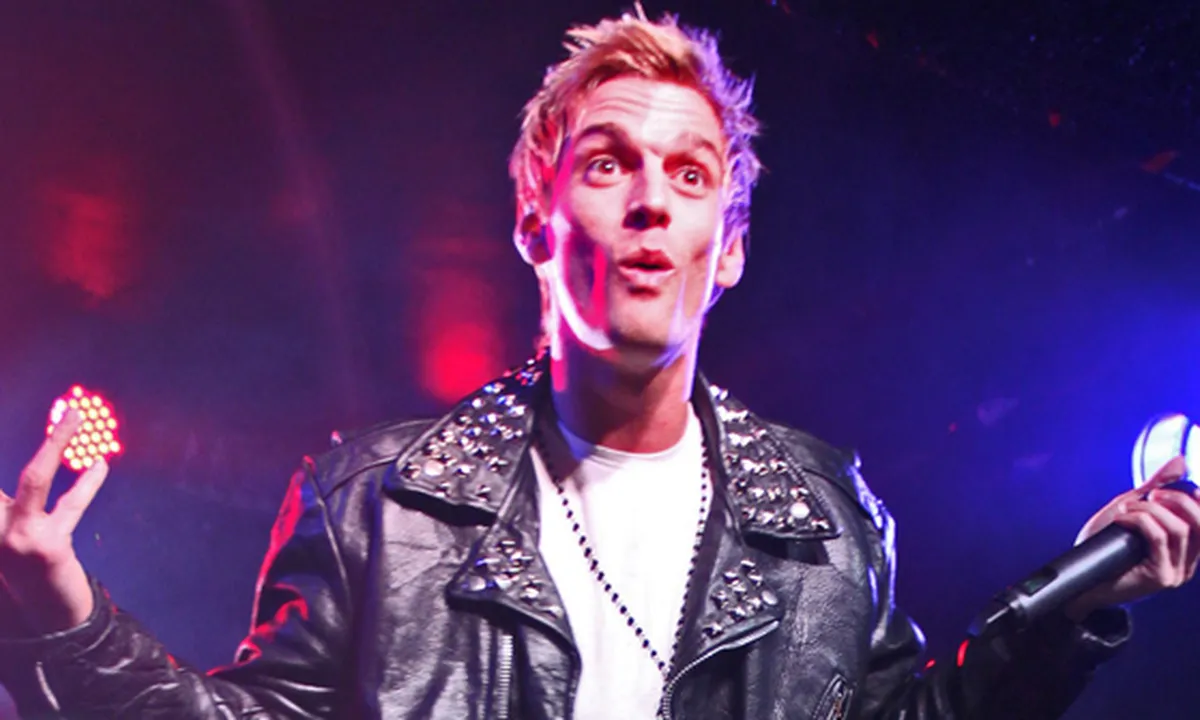 Pacarnya Hamil, Aaron Carter Segera Bertunangan