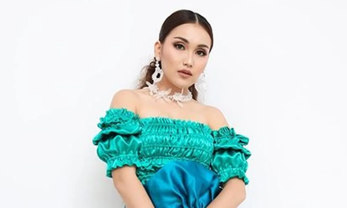 Pamer Kemesraan Bareng Adit Jayusman, Ayu Ting Ting Beri Kode Soal Pernikahan