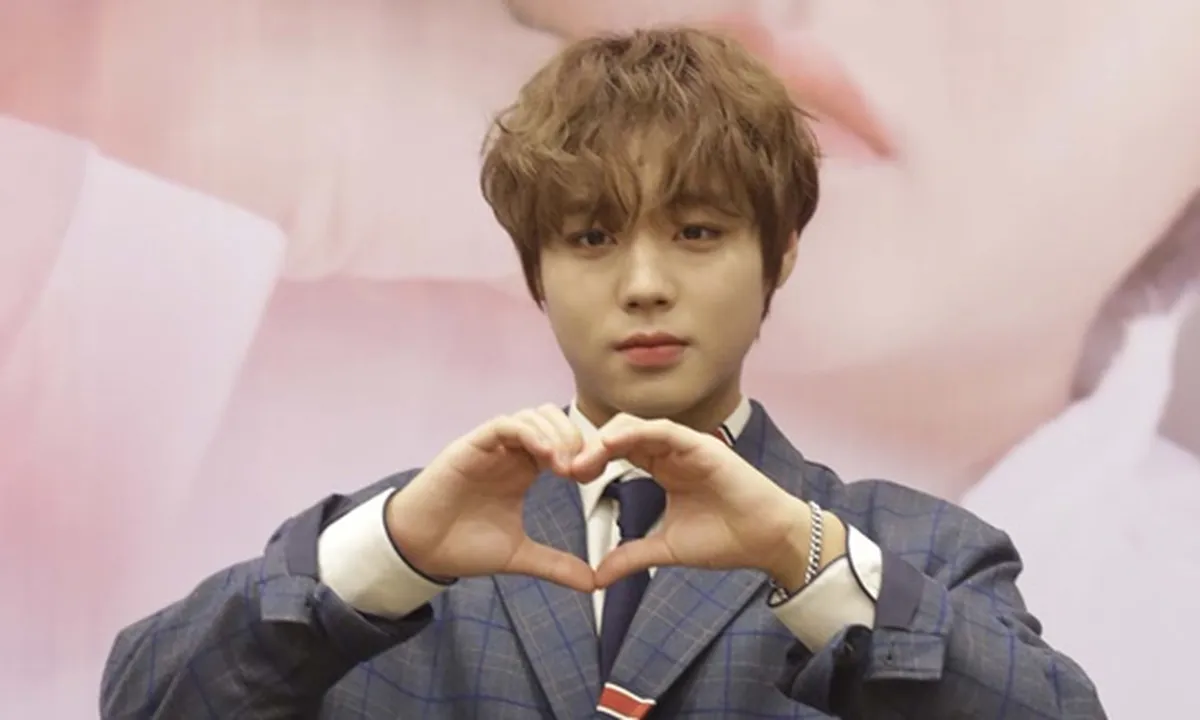 Park Jihoon Pertimbangkan Main Drama Adaptasi Webtoon 'LOVE REVOLUTION'