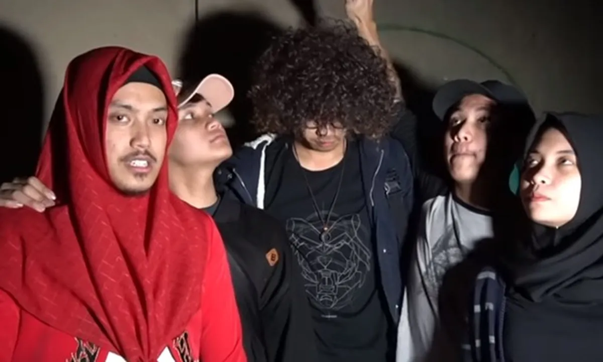 Parodi Paranormal Experience ala JURNALROSI, Ada yang Kerasukan Pintu Bikin Ngakak