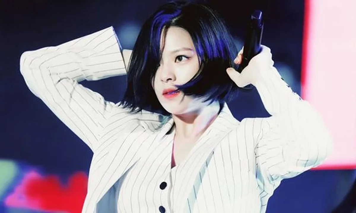 Penampilan Baru, Jungyeon TWICE Kembali Hadir Dengan Rambut Pendek!
