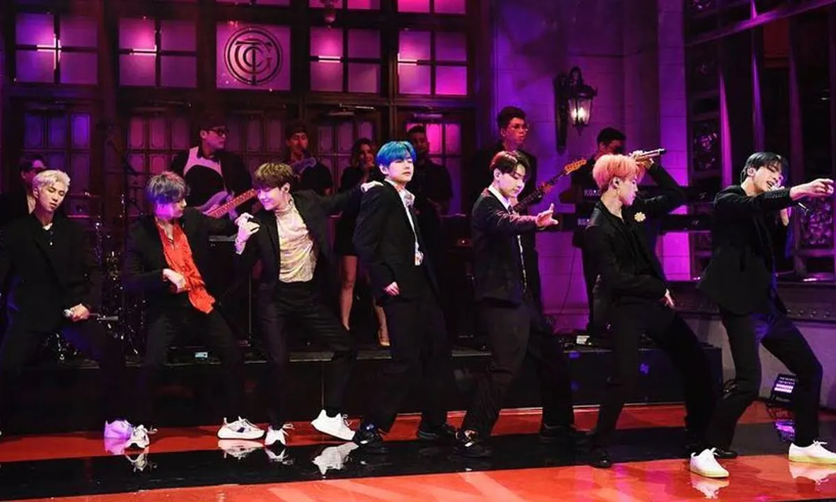 Penampilan Debut BTS di SNL, Bawakan 'Boy With Luv' dan 'Mic Drop'