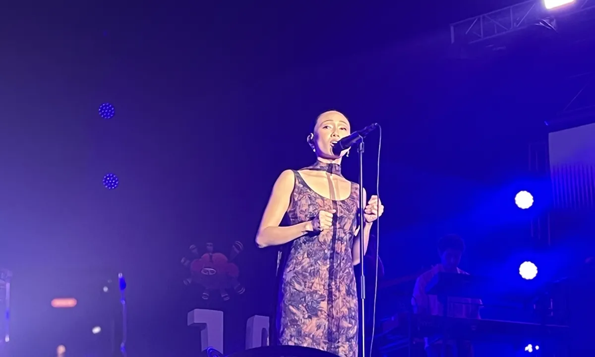 Penampilan Perdana NIKI di Yogyakarta Jadi Puncak Antusiasme Prambanan Jazz 2026 Day 2