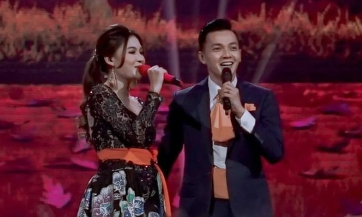 Perdana! Nella Kharisma Ajak Dory Harsa Tampil Duet di Atas Panggung
