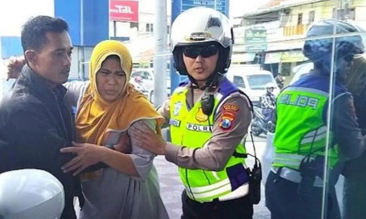 Perempuan di Malang Kondisi Kontraksi Terjebak Dalam Kepadatan Arus Mudik