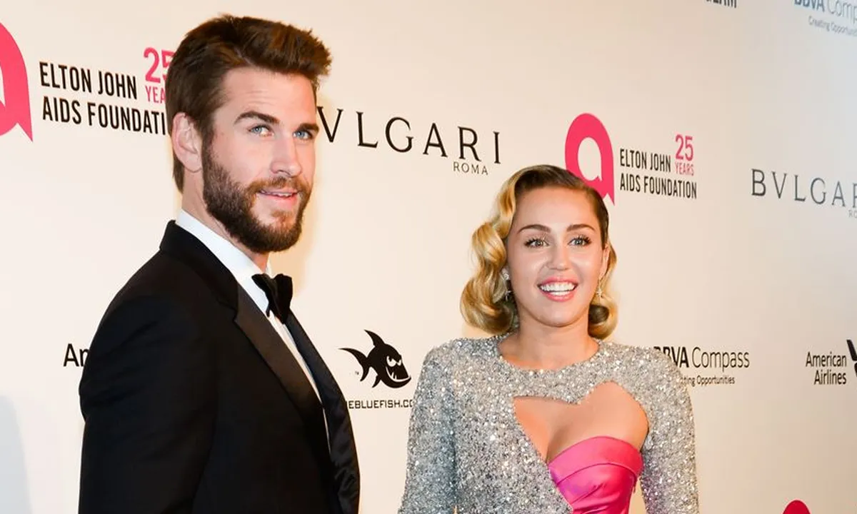 Perut Miley Cyrus Terlihat Membuncit, Sudah Positif Hamil?