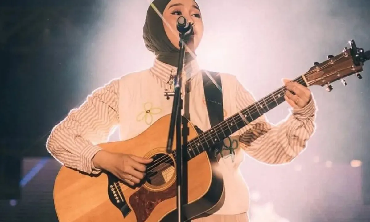 Pesona Salma Salsabil dengan Gitar di Atas Panggung, Memukau Tanpa Tanding