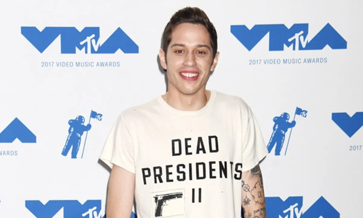 Pete Davidson Kembali Manggung dan Beri Statement Pertama Pasca Putus