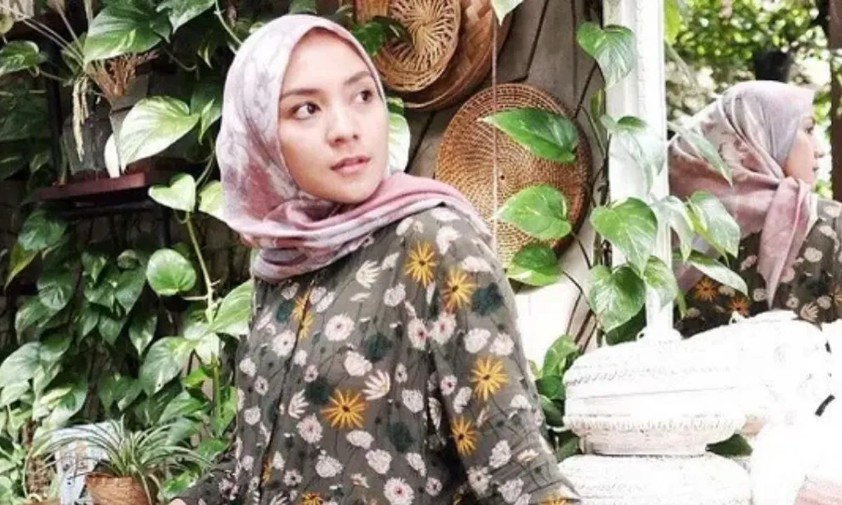 Poret Dapur Rumah Enno Lerian, Pesona Model Minimalis Hijau yang Menyegarkan