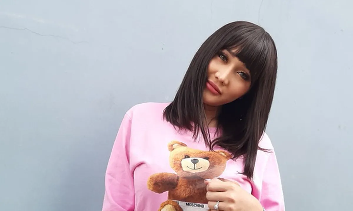 Pose Hot Tanpa Busana di Bathub, Lucinta Luna: Berhalucintaluna