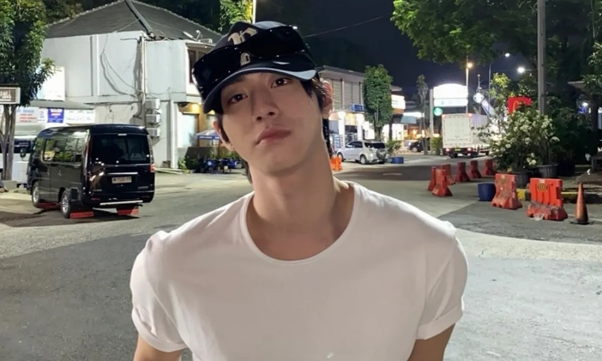 Potret Ahn Hyo Seop di Rest Area Cipularang Viral, Cogan Korea Vibes Melokal