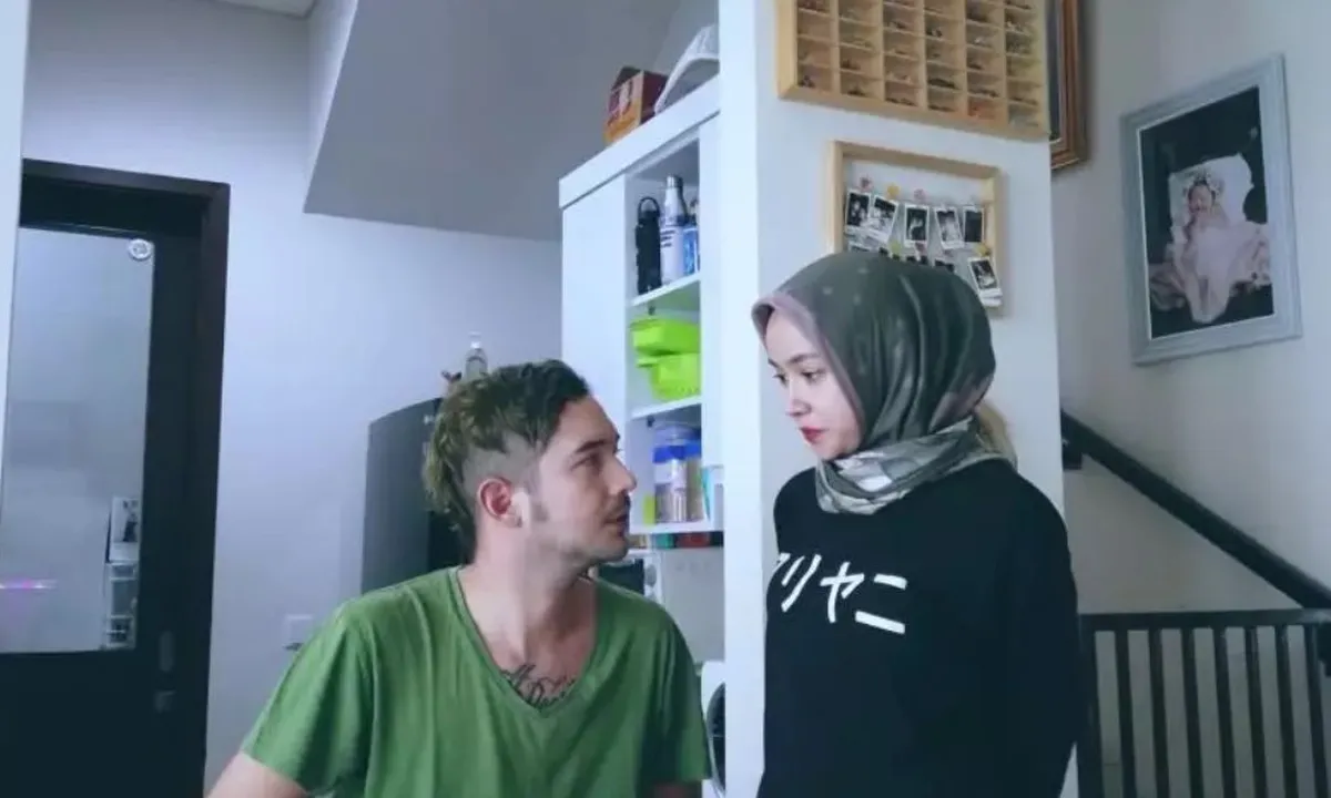 Potret Dapur Model Simpel dan Elegan di Rumah Aryani Fitriana dan Donny Michael