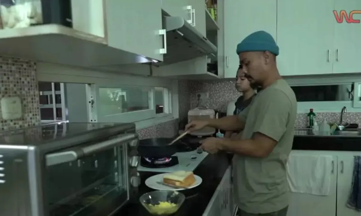 Potret Dapur Modern di Rumah Wendi Cagur, Modelnya Kekinian